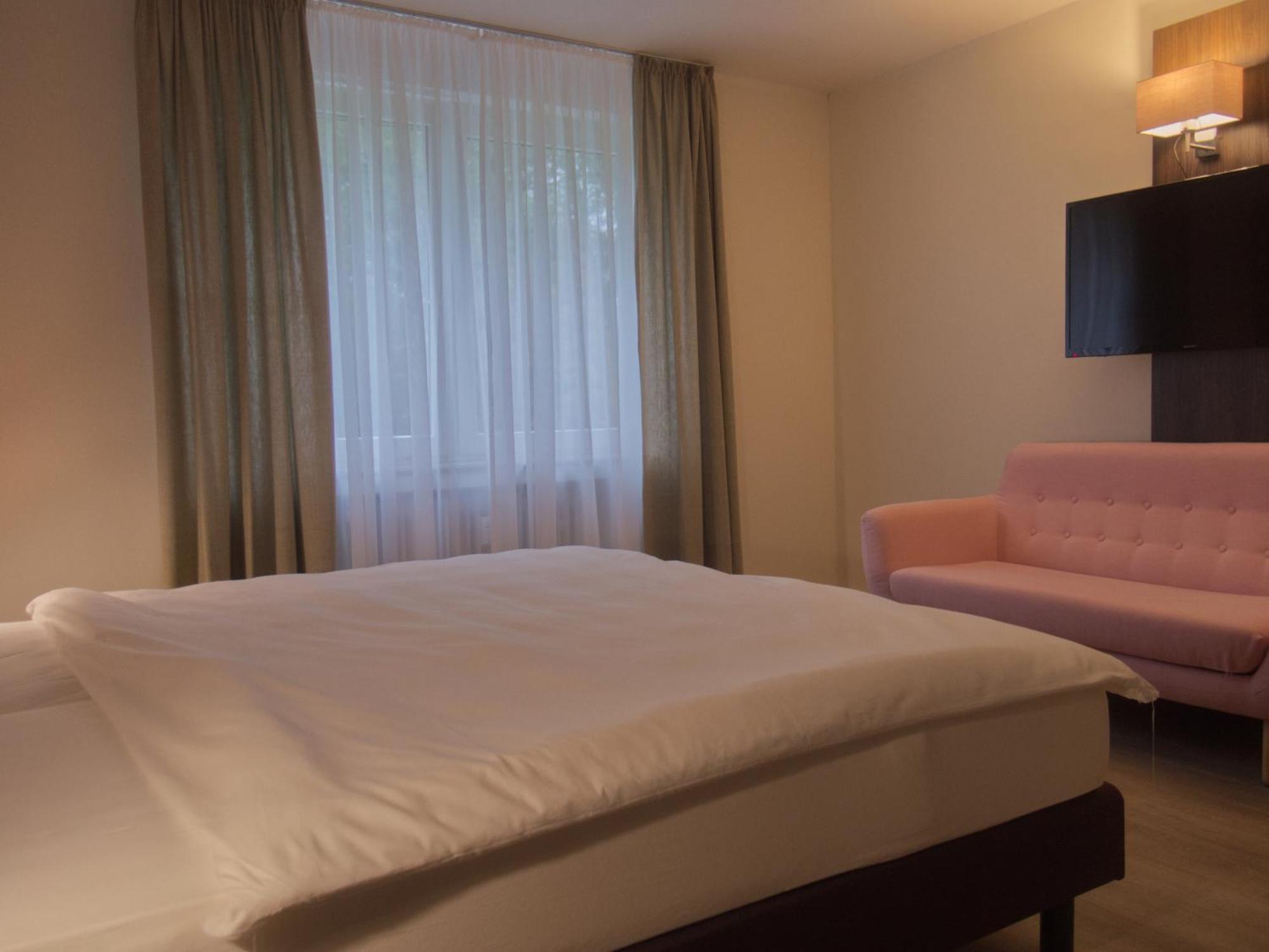 Hotel Faehrhaus Km734 Düsseldorf Quarto foto
