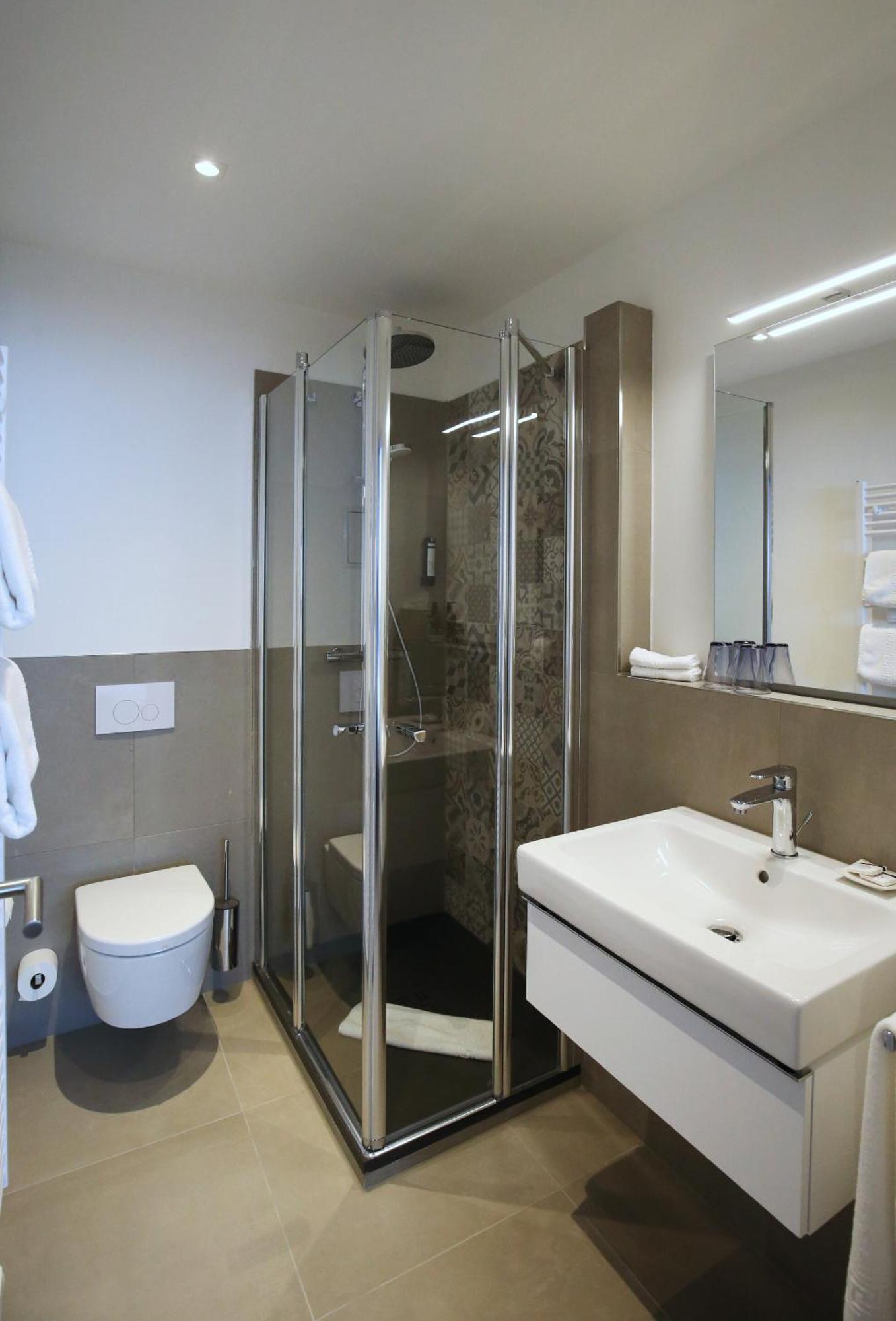 Hotel Faehrhaus Km734 Düsseldorf Quarto foto