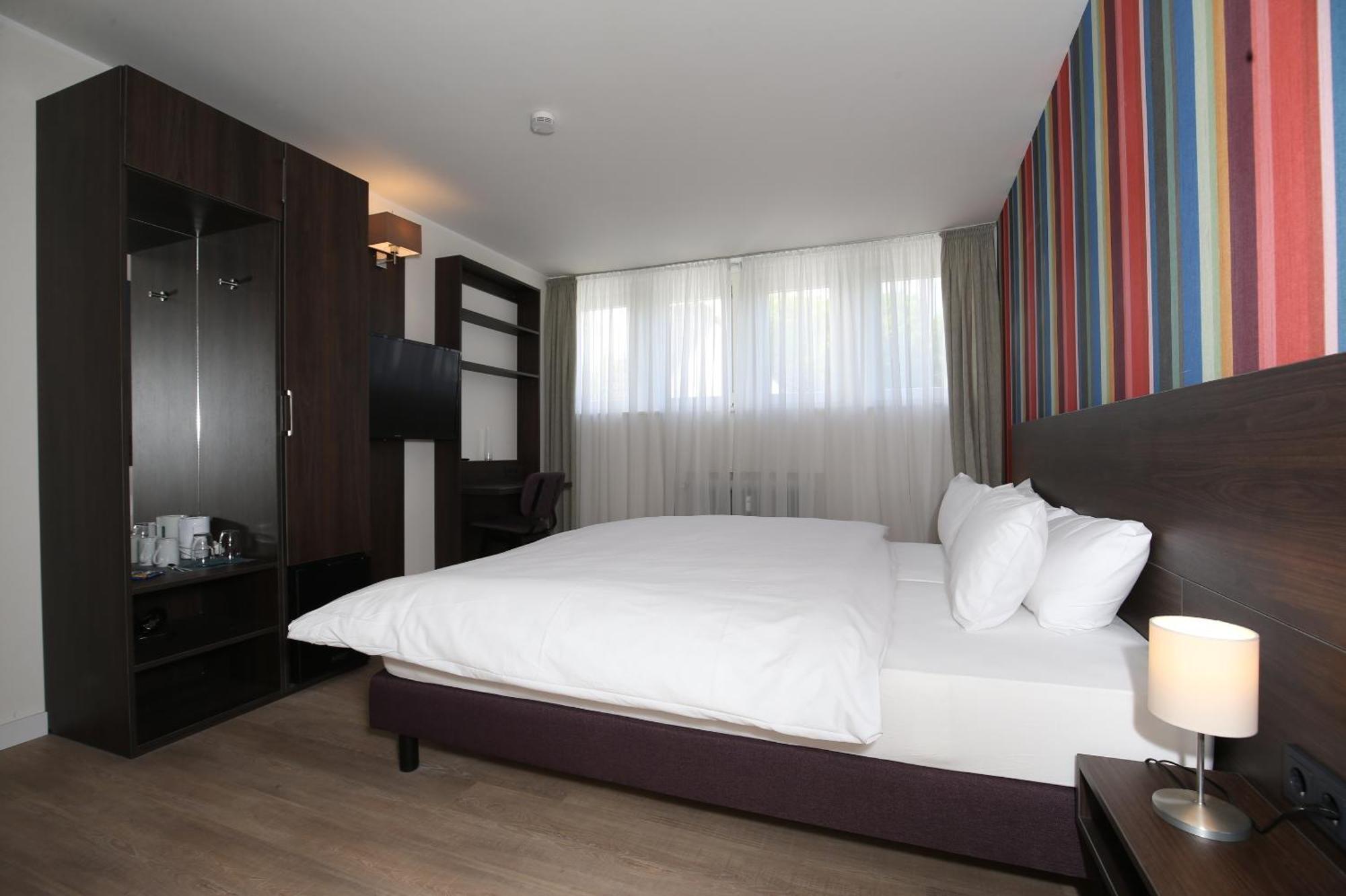 Hotel Faehrhaus Km734 Düsseldorf Quarto foto