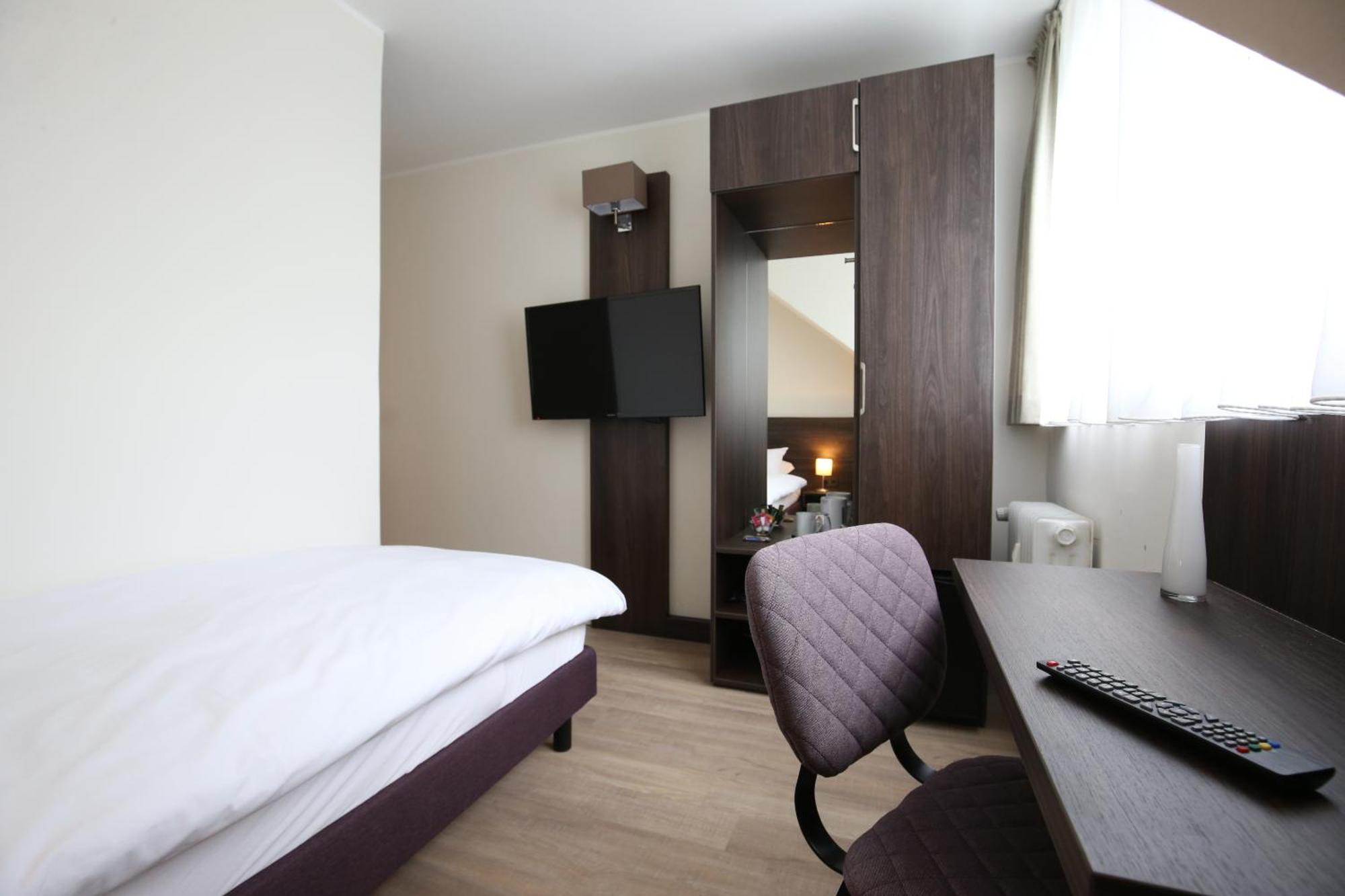 Hotel Faehrhaus Km734 Düsseldorf Quarto foto